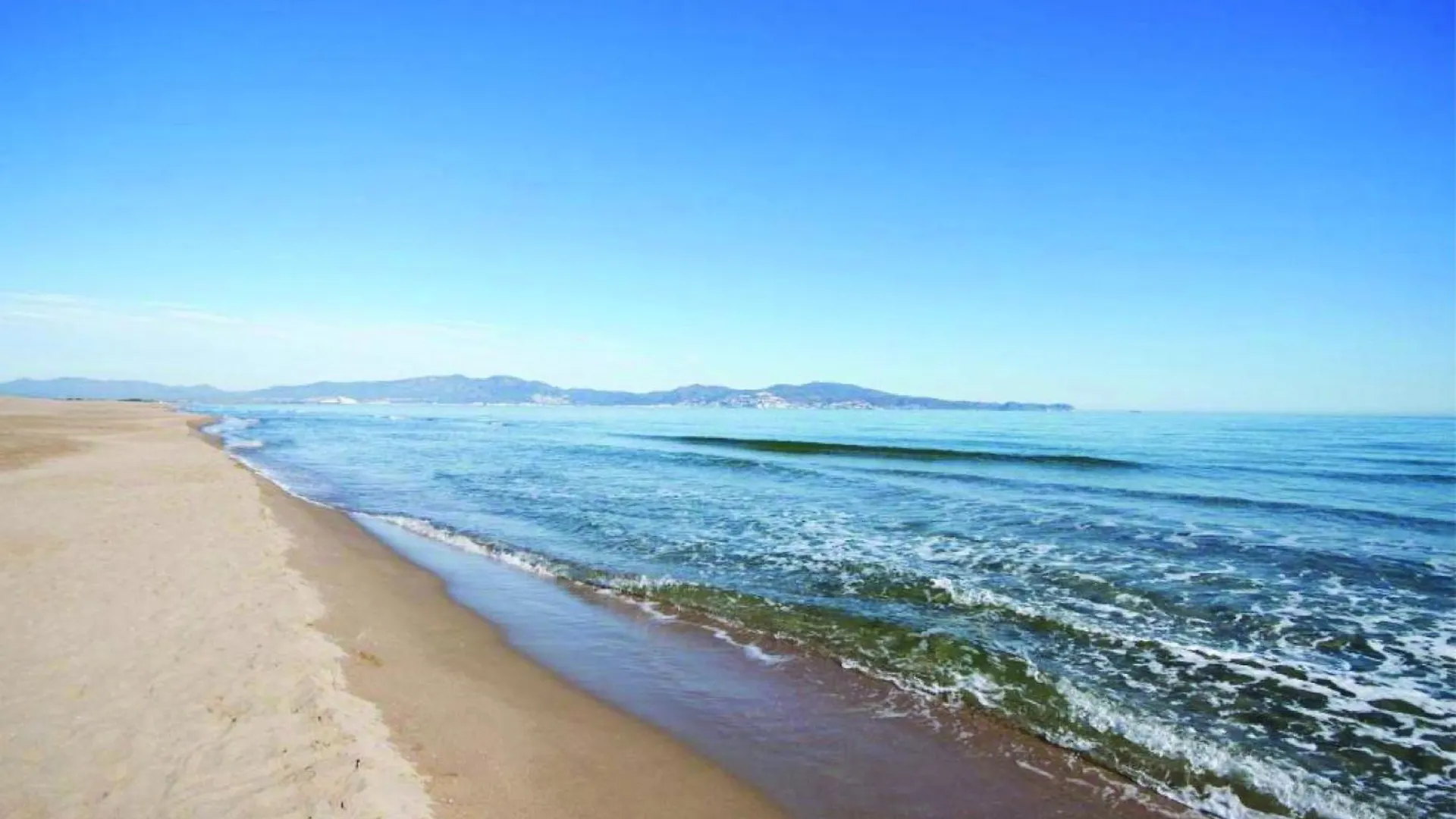 Superb Villa Near Sandy Beach Sant Pere Pescador