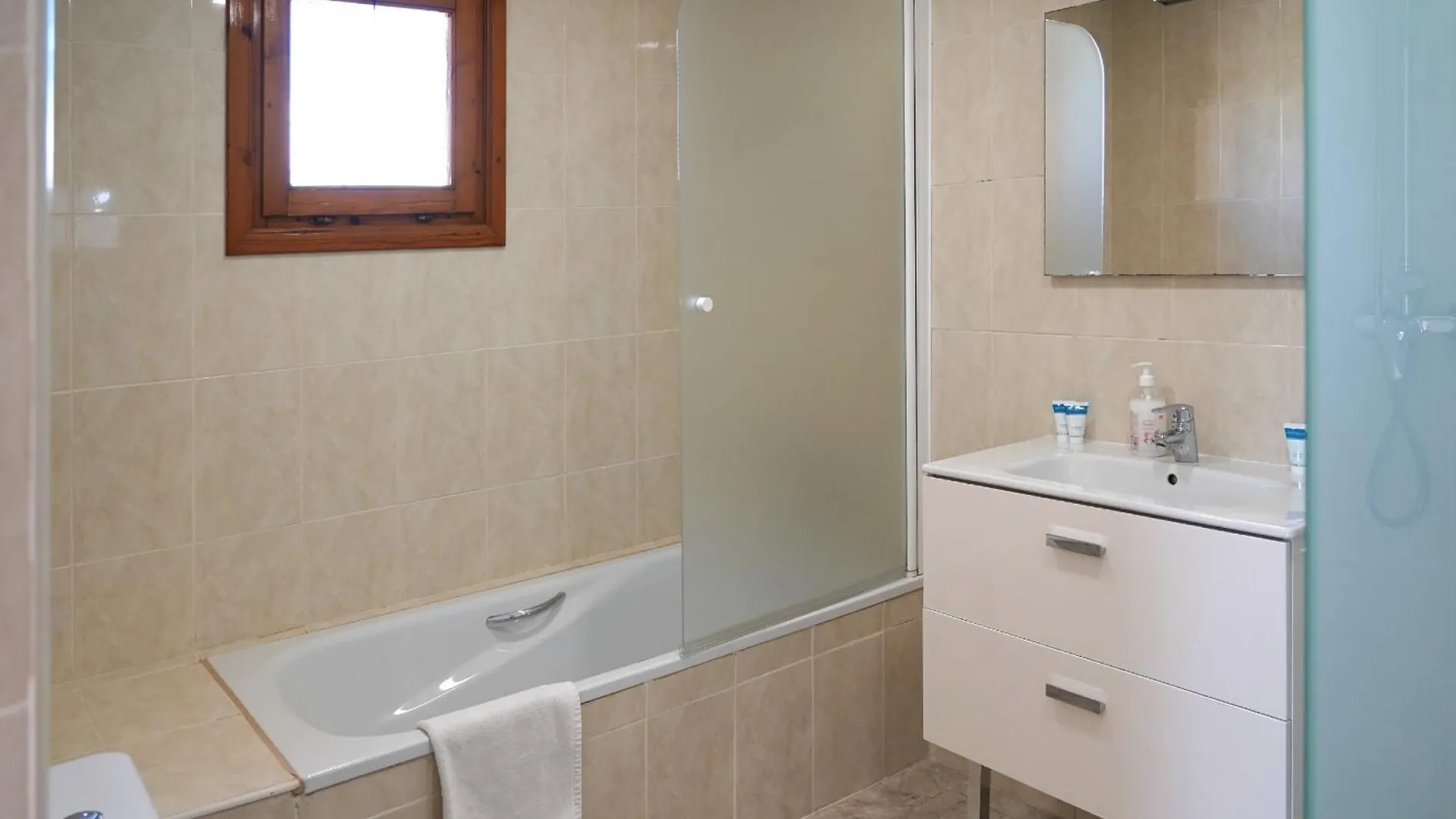 Superb Villa Near Sandy Beach Sant Pere Pescador 0*,