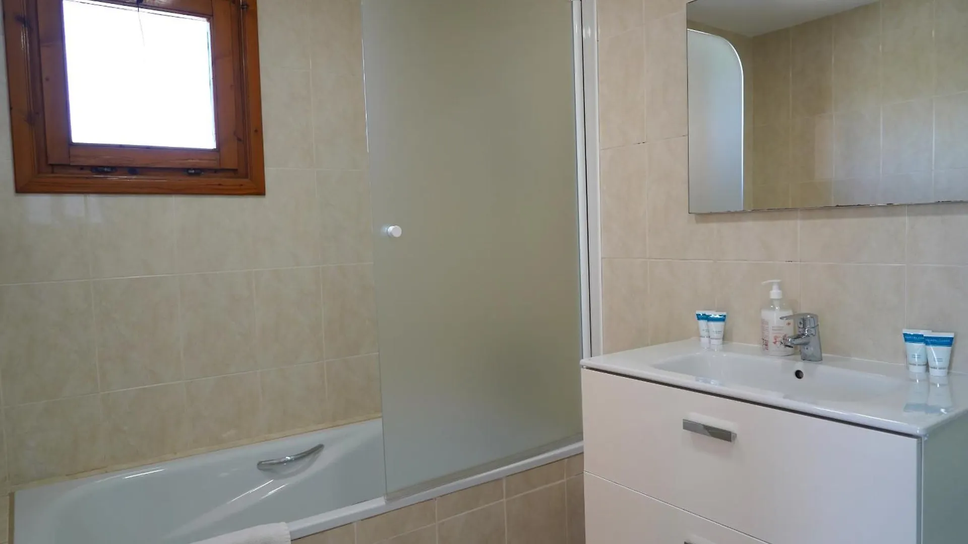 Superb Villa Near Sandy Beach Sant Pere Pescador Spagna