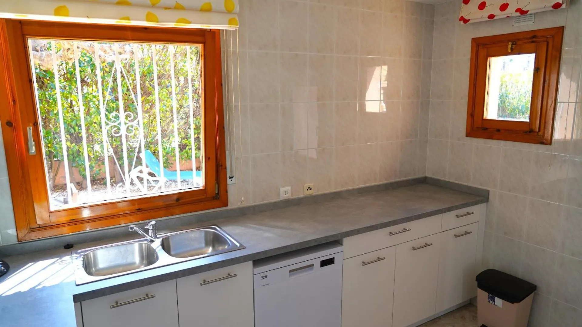 Superb Villa Near Sandy Beach Sant Pere Pescador