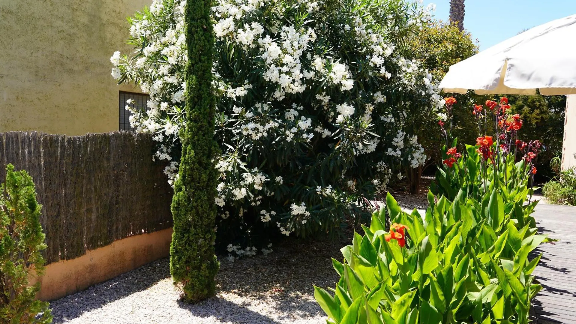 Superb Villa Near Sandy Beach Sant Pere Pescador