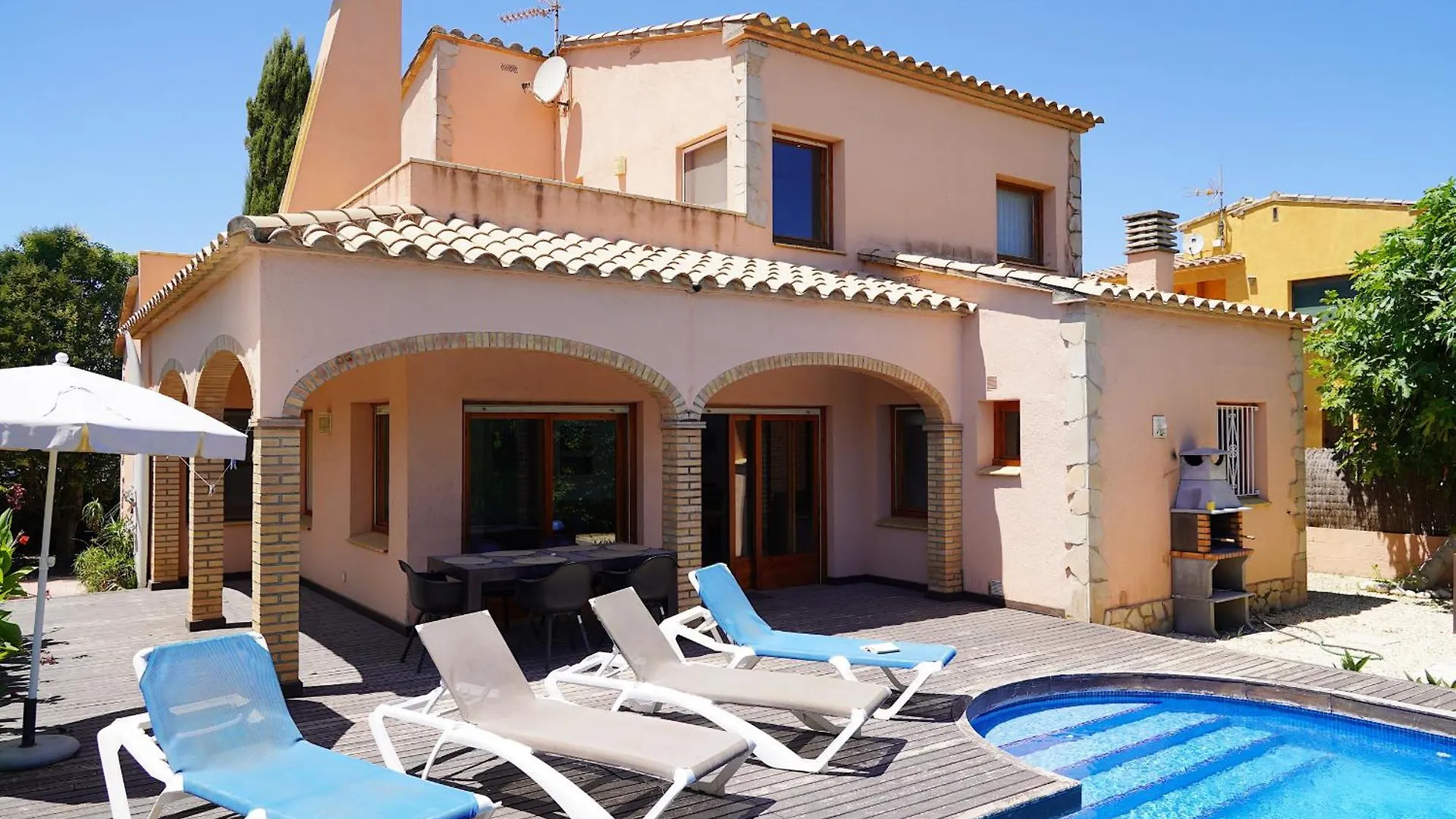 Superb Villa Near Sandy Beach Sant Pere Pescador 0*,