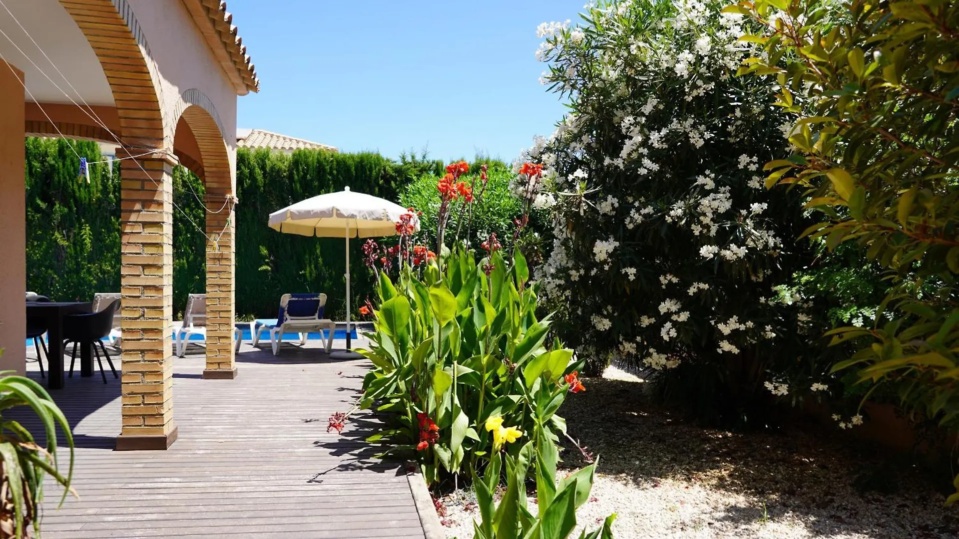 Superb Villa Near Sandy Beach Sant Pere Pescador