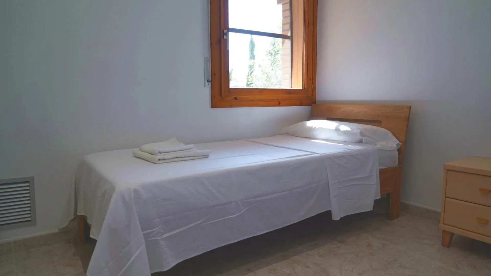 Superb Villa Near Sandy Beach Sant Pere Pescador Spagna