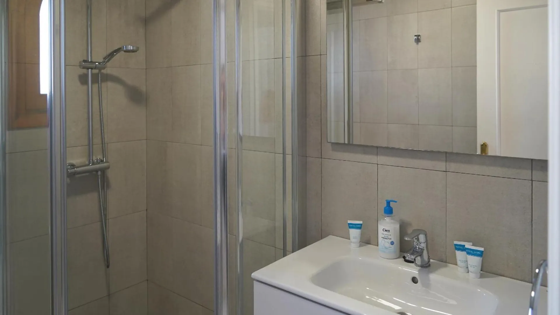 Superb Villa Near Sandy Beach Sant Pere Pescador